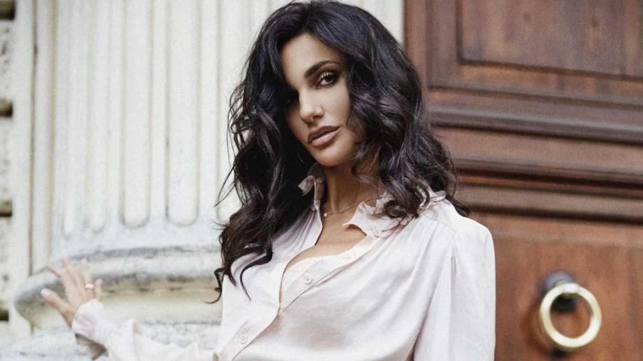 Elena D'Amario maglia bianca