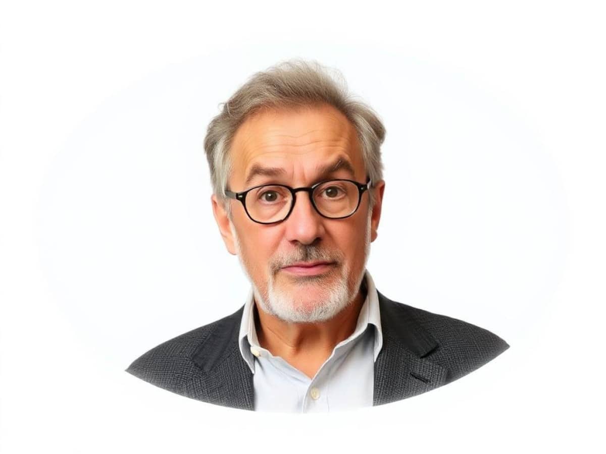 Alessandro Siani compie 50 anni: le origini del nome d'arte, gli inizi, la vita privata (riservatissima), 7 segreti