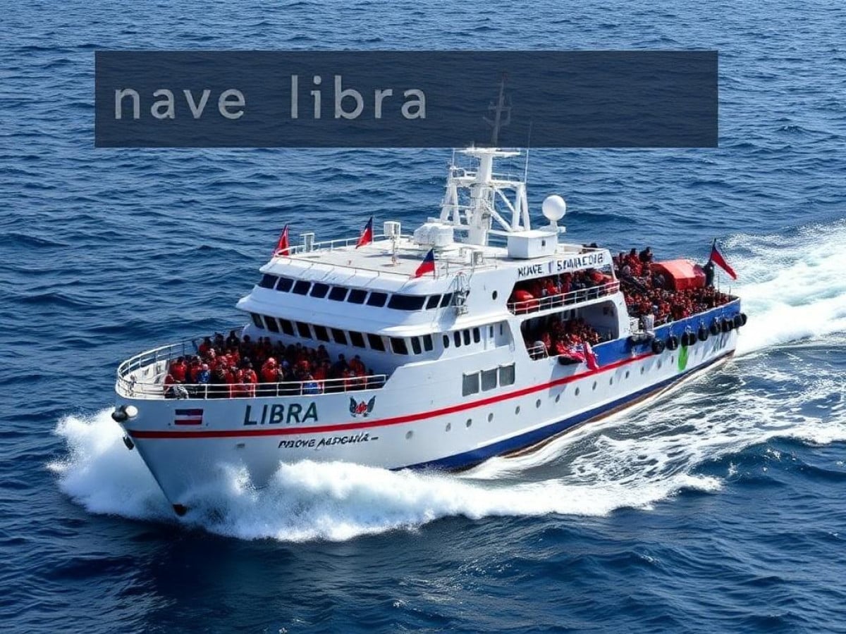 Nave Libra, lo sbarco degli otto migranti in Albania