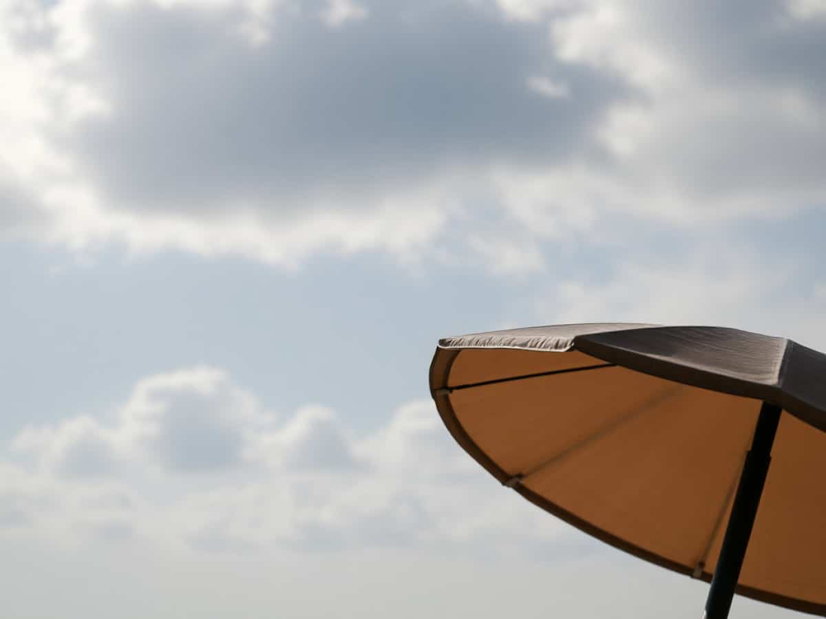 Previsioni meteo, nuova settimana ancora con sole e caldo sopra la media. Ma da giovedì cambia tutto