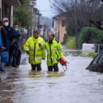 Maltempo in Emilia-Romagna, Toscana e Sicilia, le news sull'allerta rossa in diretta. Un morto nel Bolognese. Disagi su strade e ferrovie