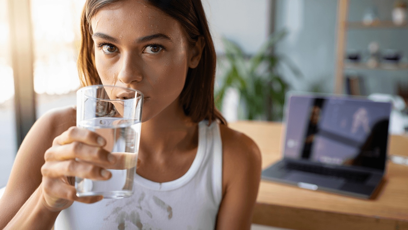 Se anche voi bevete poca acqua, questi sono i “tricks” che stavate aspettando: ecco come berne di più senza fare (troppa) fatica