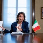 Gpa reato universale, Roccella: "Anche i medici devono segnalare sospette maternità surrogate"