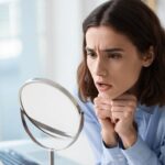 Parlare da soli non è follia: ecco cosa rivela davvero sul cervello secondo la psicologia