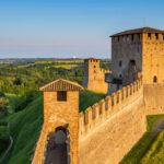 A un’ora da Milano c’è una rocca medievale che sembra uscita da Ladyhawke