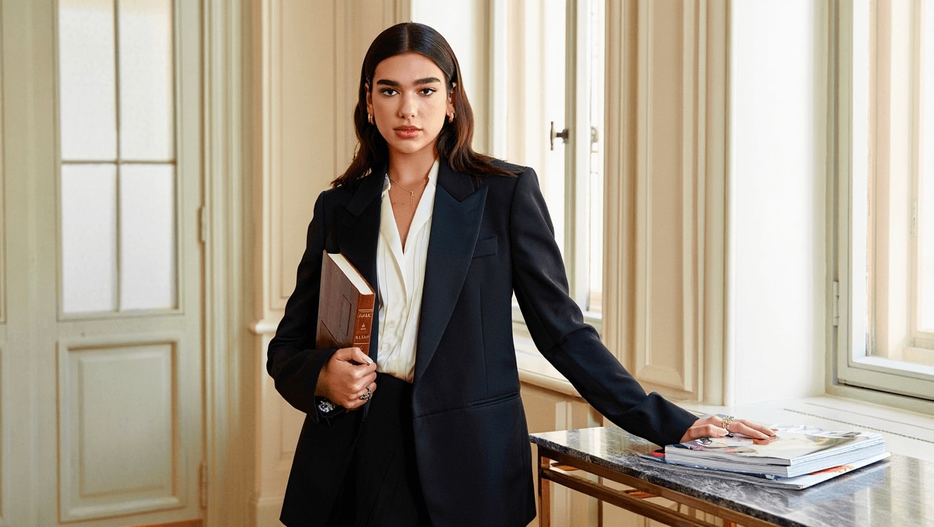 Chi è Dua Lipa: il patrimonio da 150 milioni di sterline, il rapporto con il padre manager, la passione per la moda e i libri