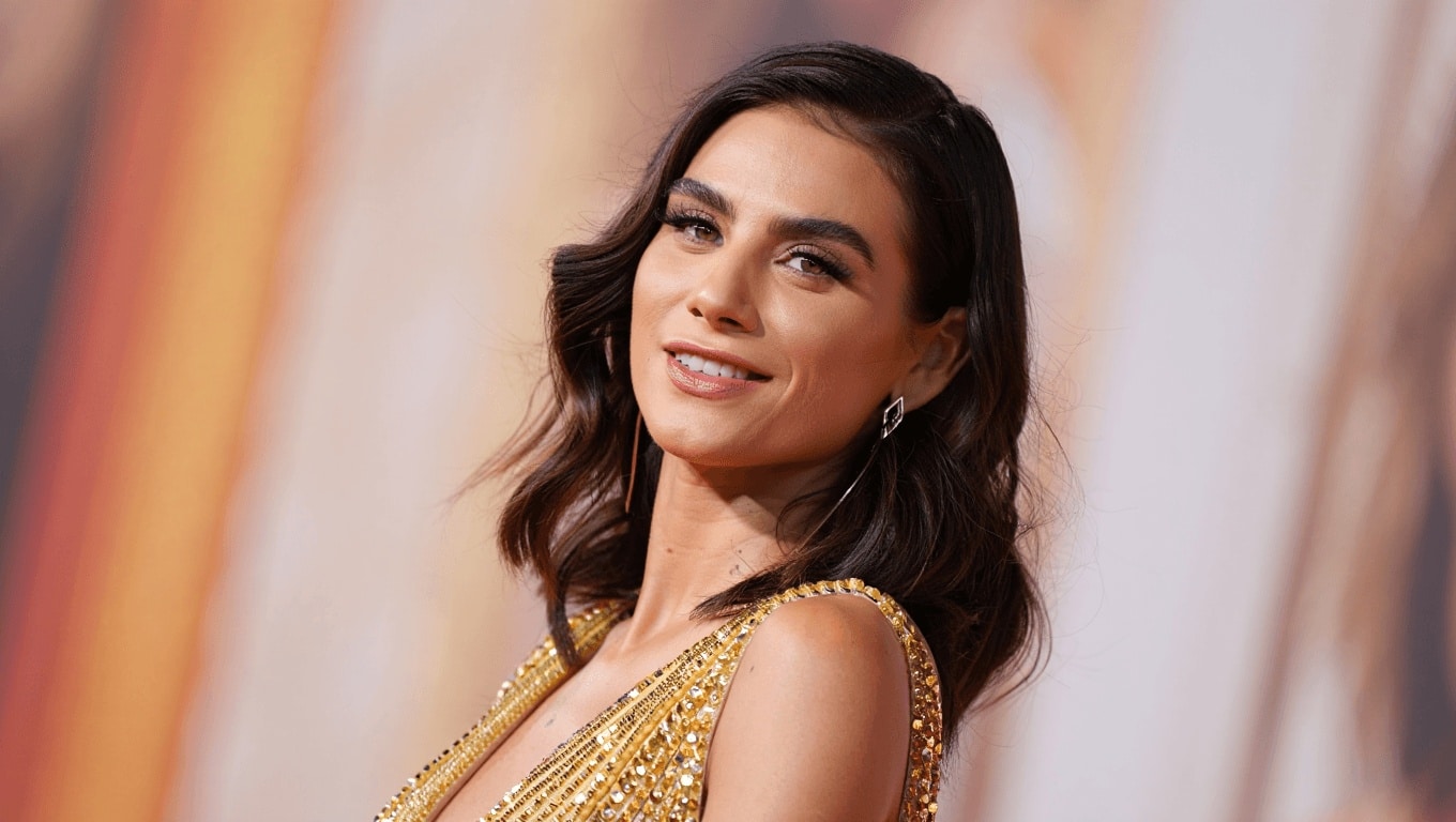Elenoire Casalegno compie 50 anni: ha vinto The Look of The Year, il flirt con Vittorio Sgarbi, la figlia avuta da Dj Ringo, 8 segreti