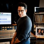 J. J. Abrams compie 60 anni: gli inizi come compositore, la figlia cantautrice, 7 segreti