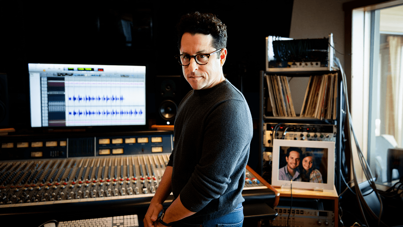 J. J. Abrams compie 60 anni: gli inizi come compositore, la figlia cantautrice, 7 segreti