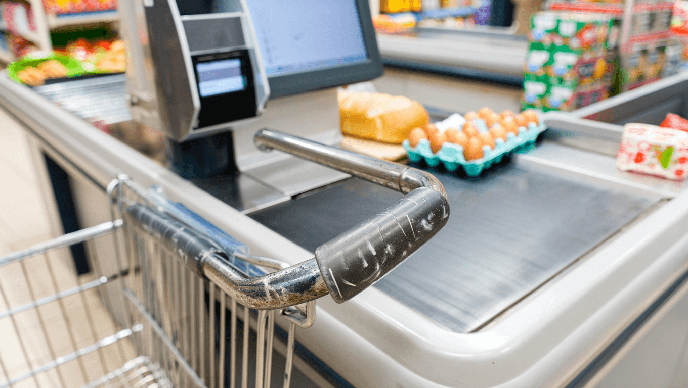 Cassiera dei supermercati italiani svela l’oggetto più sporco che è peggio del bagno pubblico