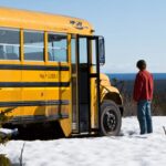 «Into the Wild» in tv: il libro che ha ispirato il film, perché il Magic Bus è stato rimosso, 7 segreti
